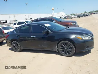 2017 Nissan Altima SR z VIN 1N4AL3AP7HC285742, wystawiony jako IAAI lot #41984935 z przebiegiem 92 855 mil mil oraz . Historia ofert i sprzedaży dostępna na DreamBid. Obrazek 13.