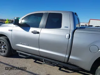 2008 Toyota Tundra z VIN 5TFRV54138X062990, wystawiony jako IAAI lot #41258844 z przebiegiem 206 873 mil mil oraz . Historia ofert i sprzedaży dostępna na DreamBid. Obrazek 14.