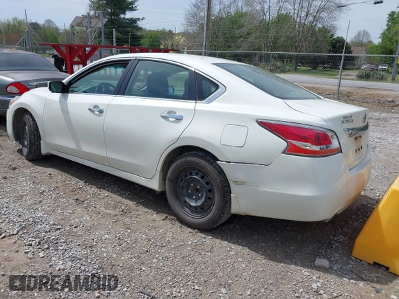 2014 Nissan Altima SV with VIN 1N4AL3AP4EN369324, listed as a IAAI auction lot 41919810 with 199,873 mi miles and . Bid and sale history available at carsss.com. Image 3.