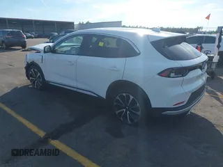 2024 VinFast VF 8 Plus z VIN RLLV1AFA9RH008627, wystawiony jako IAAI lot #40870681 z przebiegiem 338 mil mil oraz . Historia ofert i sprzedaży dostępna na DreamBid. Obrazek 3.