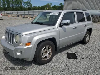 2008 Jeep Patriot Sport z VIN 1J8FT28W18D711466, wystawiony jako Copart lot #53523135 z przebiegiem 179 112 mil mil oraz Szkoda całkowita • Salvage title. Historia ofert i sprzedaży dostępna na DreamBid. Obrazek 1.