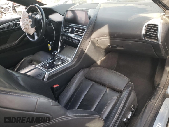 2019 BMW 8 Series M850i xDrive z VIN WBABC4C58KBJ35651, wystawiony jako Copart lot #84503014 z przebiegiem Nie podano mil oraz Szkoda całkowita • Salvage title. Historia ofert i sprzedaży dostępna na DreamBid. Obrazek 8.