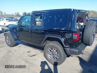 2025 Jeep Wrangler Sahara with VIN 1C4PJXEN1SW526548, listed as a IAAI auction lot 41509683 with 1,562 mi miles and . Bid and sale history available at DreamBid. Image 3.