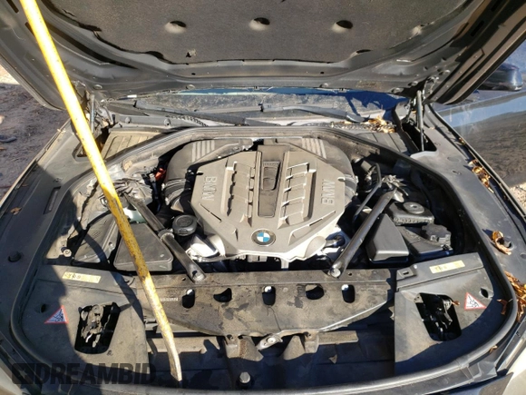 2009 BMW 7 Series 750i with VIN WBAKA83559CY33152, listed as a Copart auction lot 83770114 with 126,610 mi miles and Salvage title. Bid and sale history available at DreamBid. Image 12.