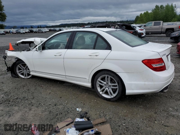 2013 Mercedes-Benz C 300 Sport z VIN WDDGF8AB3DR257916, wystawiony jako Copart lot #58555775 z przebiegiem Nie podano mil oraz Szkoda całkowita • Salvage title. Historia ofert i sprzedaży dostępna na DreamBid. Obrazek 2.