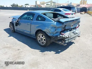 2007 Ford Mustang GT Deluxe с VIN 1ZVHT82HX75305060, выставлен на аукционе IAAI как лот 39574196 с пробегом 90 294 миль миль и . История ставок и продаж доступна на DreamBid. Изображение 3.