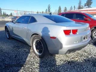 2011 Chevrolet Camaro 2LS z VIN 2G1FA1ED4B9117977, wystawiony jako IAAI lot #41570141 z przebiegiem 159 269 mil mil oraz . Historia ofert i sprzedaży dostępna na DreamBid. Obrazek 3.
