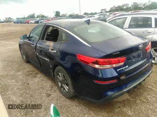 2020 Kia Optima LX z VIN 5XXGT4L32LG405086, wystawiony jako IAAI lot #39967991 z przebiegiem 58 255 mil mil oraz . Historia ofert i sprzedaży dostępna na DreamBid. Obrazek 3.
