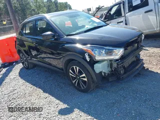 2019 Nissan Kicks S z VIN 3N1CP5CU6KL531202, wystawiony jako IAAI lot #41770504 z przebiegiem 107 888 mil mil oraz . Historia ofert i sprzedaży dostępna na DreamBid. Obrazek 1.