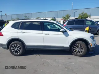 2020 Volkswagen Tiguan SE z VIN 3VV3B7AX8LM120160, wystawiony jako IAAI lot #42316791 z przebiegiem 38 702 mil mil oraz . Historia ofert i sprzedaży dostępna na DreamBid. Obrazek 13.