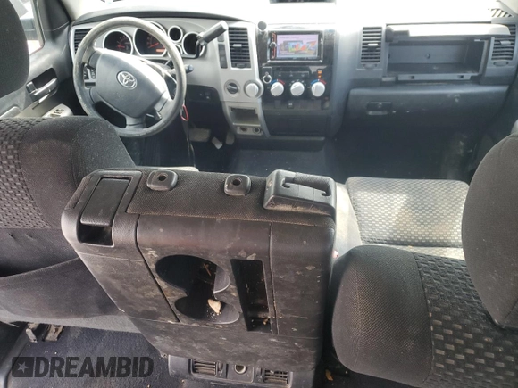 2008 Toyota Tundra z VIN 5TBDV54178S493793, wystawiony jako Copart lot #52105835 z przebiegiem 274 668 mil mil oraz Czysty tytuł • Clean title. Historia ofert i sprzedaży dostępna na DreamBid. Obrazek 8.