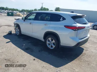 2022 Toyota Highlander L z VIN 5TDCZRBHXNS184202, wystawiony jako IAAI lot #42292281 z przebiegiem 15 141 mil mil oraz . Historia ofert i sprzedaży dostępna na DreamBid. Obrazek 3.
