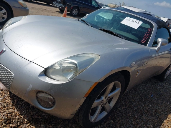 2006 Pontiac Solstice z VIN 1G2MB33B36Y000714, wystawiony jako IAAI lot #42125345 z przebiegiem 101 845 mil mil oraz . Historia ofert i sprzedaży dostępna na DreamBid. Obrazek 2.
