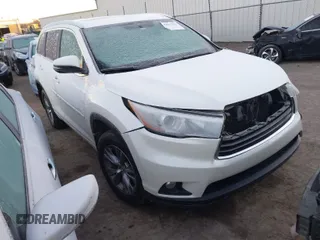 2015 Toyota Highlander XLE z VIN 5TDKKRFH5FS115767, wystawiony jako IAAI lot #41307812 z przebiegiem 119 907 mil mil oraz . Historia ofert i sprzedaży dostępna na DreamBid. Obrazek 1.