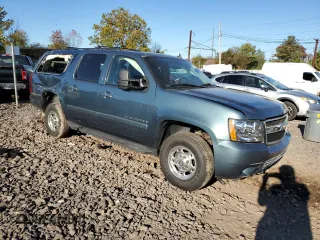 2009 Chevrolet Suburban LT w/1LT with VIN 1GNGC56K39R118135, listed as a Copart auction lot 75713124 with 231,657 mi miles and Salvage Title. Bid and sale history available at carsss.com. Image 4.
