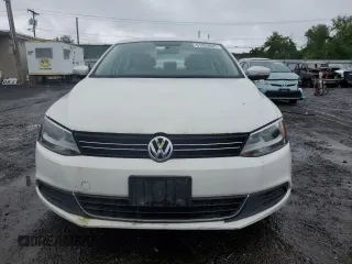 2013 Volkswagen Jetta SE z VIN 3VWBX7AJXDM432714, wystawiony jako Copart lot #61093845 z przebiegiem 69 098 mil mil oraz Czysty tytuł • Clean title. Historia ofert i sprzedaży dostępna na DreamBid. Obrazek 5.