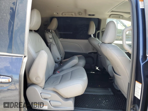 2018 Toyota Sienna XLE Auto Access Seat z VIN 5TDYZ3DC1JS962837, wystawiony jako Copart lot #54795435 z przebiegiem 122 282 mil mil oraz Nie do naprawy • Non repairable. Historia ofert i sprzedaży dostępna na DreamBid. Obrazek 11.