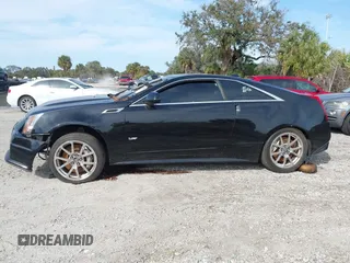 2013 Cadillac CTS-V z VIN 1G6DV1EP2D0167743, wystawiony jako IAAI lot #41450088 z przebiegiem 131 184 mil mil oraz . Historia ofert i sprzedaży dostępna na DreamBid. Obrazek 14.