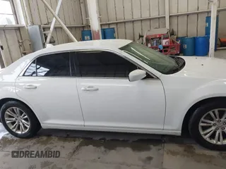 2016 Chrysler 300 Limited with VIN 2C3CCAAG5GH190555, listed as a IAAI auction lot 41837970 with 181,494 mi miles. Bid and sale history available at carsss.com. Image 13.