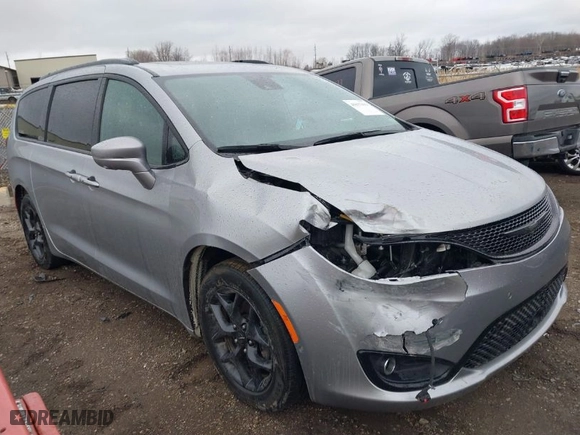 2018 Chrysler Pacifica Limited with VIN 2C4RC1GG2JR230718, listed as a IAAI auction lot 41837691 with 109,811 mi miles. Bid and sale history available at carsss.com. Image 1.