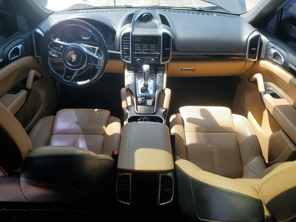 2016 Porsche Cayenne z VIN WP1AA2A22GKA08076, wystawiony jako Copart lot #55059565 z przebiegiem 71 521 mil mil oraz Szkoda całkowita • Salvage title. Historia ofert i sprzedaży dostępna na DreamBid. Obrazek 8.
