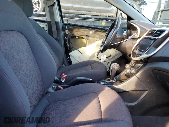 2020 Chevrolet Sonic LT z VIN 1G1JD6SB6L4136715, wystawiony jako Copart lot #87250844 z przebiegiem 61 264 mil mil oraz Szkoda całkowita • Salvage title. Historia ofert i sprzedaży dostępna na DreamBid. Obrazek 7.