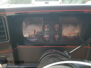 1987 Chevrolet Monte Carlo z VIN 1G1GZ11G0HP115148, wystawiony jako Copart lot #75645874 z przebiegiem 86 744 mil mil oraz Nie do naprawy. Historia ofert i sprzedaży dostępna na DreamBid. Obrazek 9.