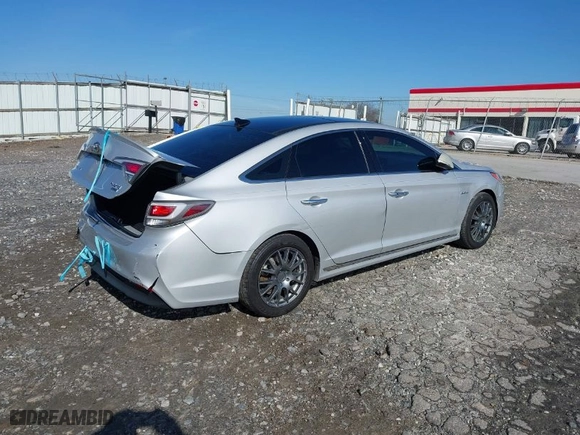 2016 Hyundai Sonata Hybrid Limited with VIN KMHE34L10GA018216, listed as a IAAI auction lot 41281991 with 129,429 mi miles. Bid and sale history available at carsss.com. Image 4.
