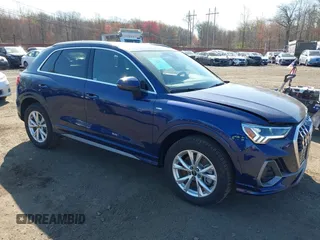 2024 Audi Q3 S line Premium Plus z VIN WA1EECF30R1173836, wystawiony jako IAAI lot #42044971 z przebiegiem 4848 mil mil oraz . Historia ofert i sprzedaży dostępna na DreamBid. Obrazek 1.