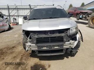 2017 Ford Explorer XLT z VIN 1FM5K8D85HGD09198, wystawiony jako Copart lot #53959655 z przebiegiem 141 868 mil mil oraz Szkoda całkowita • Salvage title. Historia ofert i sprzedaży dostępna na DreamBid. Obrazek 5.