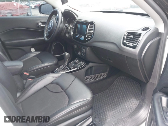 2018 Jeep Compass Latitude z VIN 3C4NJDBBXJT304529, wystawiony jako IAAI lot #42637865 z przebiegiem 112 662 mil mil oraz . Historia ofert i sprzedaży dostępna na DreamBid. Obrazek 5.