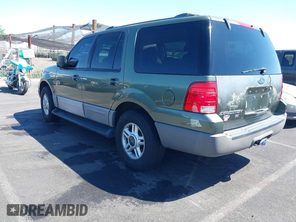 2003 Ford Expedition Special Service with VIN 1FMPU16L53LB21633, listed as a IAAI auction lot 41960271 with 196,178 mi miles. Bid and sale history available at carsss.com. Image 3.