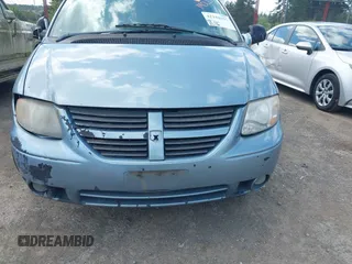 2005 Dodge Caravan SXT with VIN 2D4GP44LX5R528909, listed as a IAAI auction lot 42248957 with Not Provided miles and . Bid and sale history available at DreamBid. Image 6.