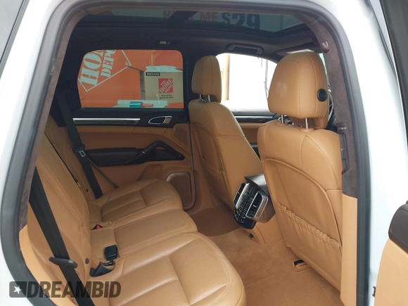 2016 Porsche Cayenne Turbo z VIN WP1AC2A20GLA85193, wystawiony jako IAAI lot #42170440 z przebiegiem 95 999 mil mil oraz . Historia ofert i sprzedaży dostępna na DreamBid. Obrazek 8.