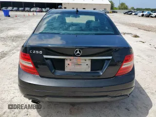 2012 Mercedes-Benz C 250 Sport с VIN WDDGF4HB6CR238614, выставлен на аукционе Copart как лот 61547715 с пробегом 107 849 миль миль и Списание • Salvage title. История ставок и продаж доступна на DreamBid. Изображение 6.