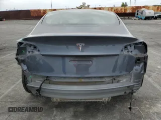 2022 Tesla Model 3 z VIN 5YJ3E1EA0NF375126, wystawiony jako Copart lot #53294925 z przebiegiem 28 318 mil mil oraz Szkoda całkowita • Salvage title. Historia ofert i sprzedaży dostępna na DreamBid. Obrazek 6.