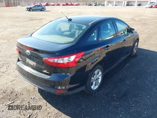 2013 Ford Focus SE z VIN 1FADP3F22DL121744, wystawiony jako IAAI lot #41743289 z przebiegiem 121 940 mil mil oraz . Historia ofert i sprzedaży dostępna na DreamBid. Obrazek 4.