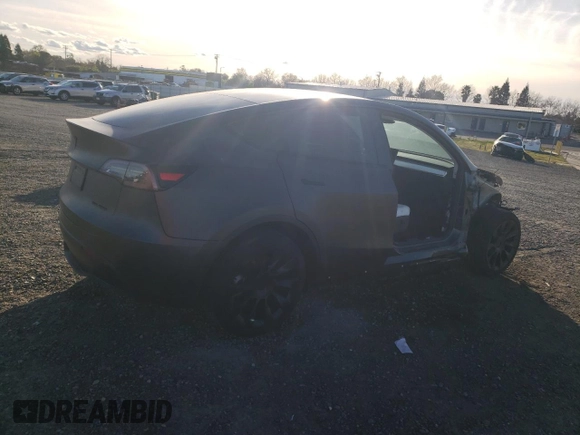 2024 Tesla Model Y Long Range with VIN 7SAYGDEE8RF002655, listed as a Copart auction lot 46422325 with 7,943 mi miles and Salvage Title. Bid and sale history available at DreamBid. Image 3.