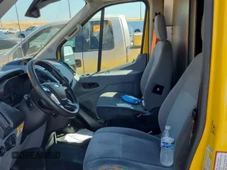 2019 Ford Transit z VIN 1FTYR3XM3KKA38669, wystawiony jako IAAI lot #42619599 z przebiegiem 135 929 mil mil oraz . Historia ofert i sprzedaży dostępna na DreamBid. Obrazek 14.