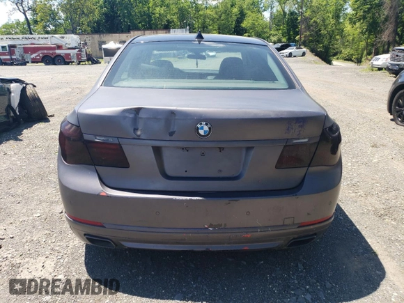 2013 BMW 7 Series 740Li xDrive z VIN WBAYF4C55DDE23588, wystawiony jako Copart lot #57968395 z przebiegiem 53 166 mil mil oraz Szkoda całkowita • Salvage title. Historia ofert i sprzedaży dostępna na DreamBid. Obrazek 6.