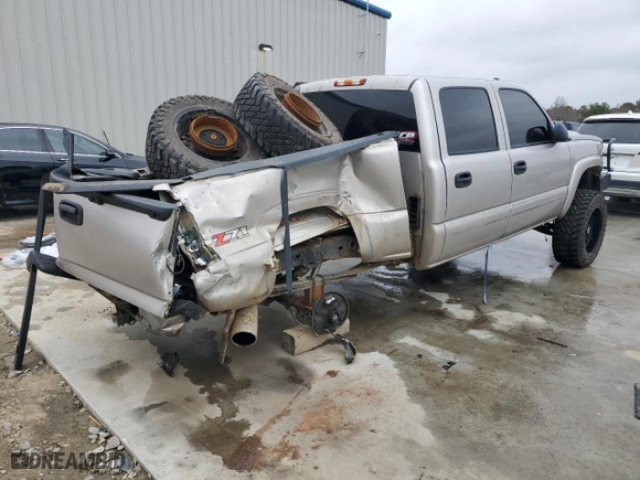 2005 Chevrolet Silverado 1500 LS with VIN 2GCEK13T951257195, listed as a Copart auction lot 44452835 with 243,299 mi miles and Non Repairable. Bid and sale history available at carsss.com. Image 3.