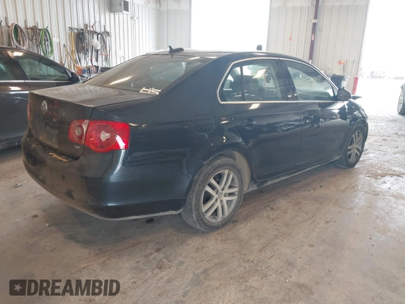 2006 Volkswagen Jetta 1.9L TDI z VIN 3VWDT71K26M624953, wystawiony jako IAAI lot #42420386 z przebiegiem 161 686 mil mil oraz . Historia ofert i sprzedaży dostępna na DreamBid. Obrazek 4.