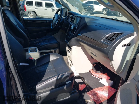 2014 Chrysler Town & Country Touring with VIN 2C4RC1BG5ER365110, listed as a IAAI auction lot 42138323 with 127,424 mi miles. Bid and sale history available at carsss.com. Image 5.