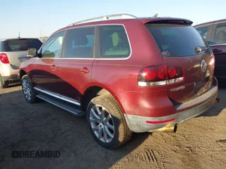 2008 Volkswagen Touareg V6 z VIN WVGBE77L38D044092, wystawiony jako IAAI lot #41766743 z przebiegiem Nie podano mil oraz . Historia ofert i sprzedaży dostępna na DreamBid. Obrazek 3.