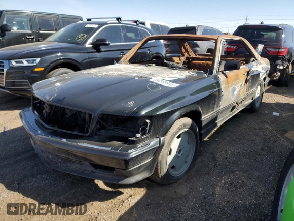 1984 Mercedes-Benz 500 z VIN WDBCA44A5EA079878, wystawiony jako Copart lot #49240915 z przebiegiem Nie podano mil oraz Nie do naprawy • Non repairable. Historia ofert i sprzedaży dostępna na DreamBid. Obrazek 1.