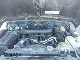 2002 Jeep Wrangler Sport z VIN 1J4FA49SX2P760671, wystawiony jako IAAI lot #41861841 z przebiegiem 125 728 mil mil oraz . Historia ofert i sprzedaży dostępna na DreamBid. Obrazek 10.