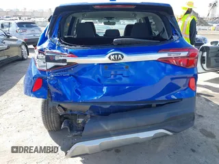2021 Kia Seltos LX z VIN KNDEPCAA9M7076887, wystawiony jako IAAI lot #41708045 z przebiegiem 39 497 mil mil oraz . Historia ofert i sprzedaży dostępna na DreamBid. Obrazek 6.