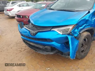 2017 Toyota RAV4 LE z VIN 2T3ZFREV4HW383558, wystawiony jako IAAI lot #42017533 z przebiegiem 113 172 mil mil oraz . Historia ofert i sprzedaży dostępna na DreamBid. Obrazek 6.