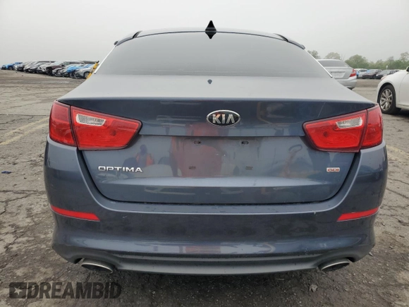 2015 Kia Optima LX z VIN KNAGM4A70F5554315, wystawiony jako Copart lot #57434125 z przebiegiem 109 200 mil mil oraz Czysty tytuł • Clean title. Historia ofert i sprzedaży dostępna na DreamBid. Obrazek 6.