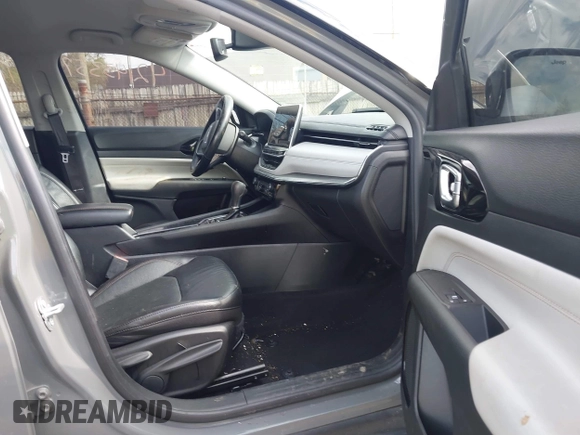2022 Jeep Compass High Altitude z VIN 3C4NJDCB3NT145518, wystawiony jako IAAI lot #42143357 z przebiegiem 58 276 mil mil oraz . Historia ofert i sprzedaży dostępna na DreamBid. Obrazek 5.